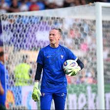 Menaces de mort! Star du foot français brise le silence choc!