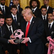Donald Trump elogia Palmeiras em encontro com Messi na Casa Branca: ‘Melhor time do Brasil’