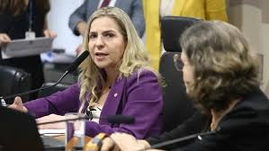 Luizianne é escolhida candidata ao Senado na chapa governista; Chagas Vieira será suplente