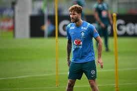 Brasil da cancha a alternativas en defensa en su penúltimo test previo al Mundial
