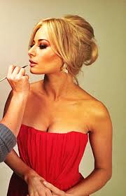 Imagini pentru LAURA COSOI