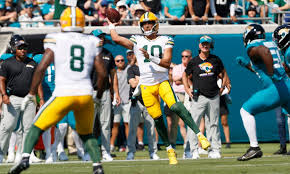 Packers QB Jordan Love battling through left knee injury vs. Jaguars