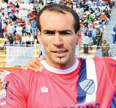 Debido a una contractura muscular, el guardameta de Bolívar, Marcos Argüello, está en duda para el partido de mañana contra Wilstermann. - Argello