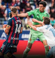 إيقاف حارس مرمى ريال سرقسطة 13 مباراة بعد «اللكمة»