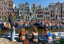 Houseboat residents must survive King’s Day in Amsterdam once again: ‘The worst part is the : intimidation and sexism’