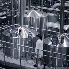 Lucro líquido da Ambev recua 9,9% no 4º trimestre de 2025, para R$ 4,529 bilhões