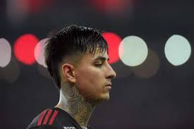 Boxeadora grega viraliza na torcida do Flamengo por parecer com jogador
