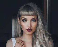 Image de Long Grey Hair with Baby Bangs