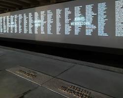 Immagine di Parete dei nomi, Memoriale della Shoah Milano