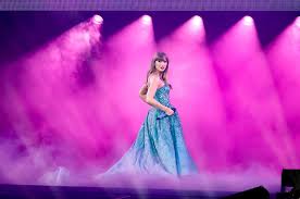 Taylor Swift Wedding Photos Search Up 300% — AI Fakes and Misleading Headlines Hijack the Trend