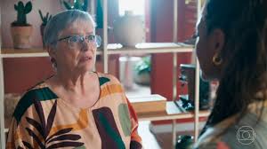 Sem anúncio, Cristina Mullins aparece em novela após hiato e surpreende fãs