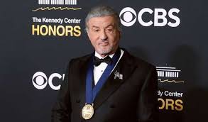 'Eu o odiava'. Há 41 anos, Sylvester Stallone sentia muita inveja desse astro de filmes de ação, antes de fazer seis filmes com ele