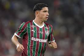 Savarino lamenta derrota e faz alerta no Fluminense: "Quando não temos a bola, sofremos muito"