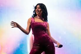 Marina resuena con 'Salma Hayek in the Sun' en C. Capital