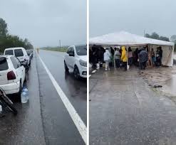 Evacuación masiva en El Mollar: 30 familias desplazadas por crecida del Río Chico