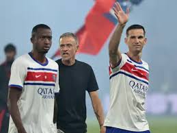 PSG बनाम ASM का उद्घाटन मैच, Parc des Princes में उत्सव