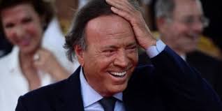 Julio Iglesias, cantante español, 82 años: “En 1970 di 41 conciertos en 41 ciudades españolas distintas en 30 días; fue mi etapa rockera”