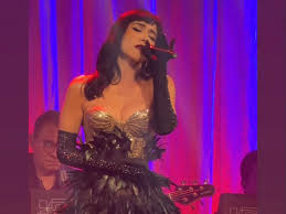 Susana Zabaleta conquista el Lunario con una noche única de sensualidad y voz pasional