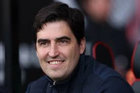 Andoni Iraola viaja a Liverpool para firmar contrato y sustituir a Arne Slot