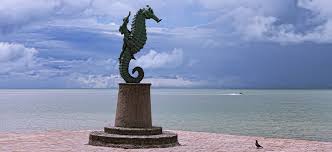 Resultado de imagen para john huston statue puerto vallarta