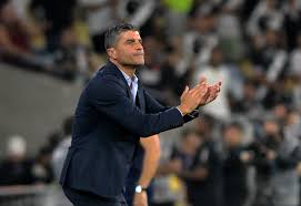 Sem sofrer gol há dois jogos, Vasco valoriza crescimento do setor defensivo com Pedro Emanuel