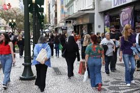 Ranking do otimismo: Curitiba supera Maringá e lidera projeção de crescimento no Paraná