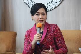 Senang sekali bisa memenuhi undangan untuk hadir dan berdiskusi di PPATK tentang multitasking-nya perempuan dalam menjalankan perannya, baik dalam hal pekerjaan, rumah tangga, keluarga, dan lainnya. Kegiatan yang dikemas dengan tajuk “Dua