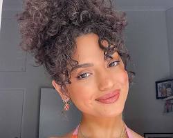 Image de Curly Hair with Curtain Bangs Updo