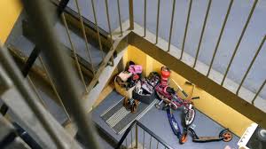 Brandschutz in Mietshäusern - Wenn Nachbarn im Treppenhaus den Fluchtweg verstellen