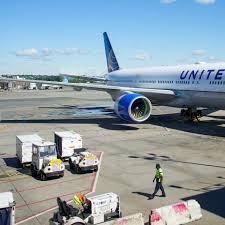 United Airlines must face lawsuit over 'window seats' that lack windows