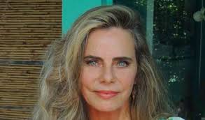Bruna Lombardi, hoje aos 74 anos, e o segredo de sua longevidade: 'Sempre que puder, caminhe, faça atividades físicas, movimente o corpo. Exercícios diários, mesmo pequenos, são libertadores'