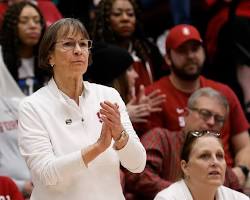 Image of Tara VanDerveer coaching Stanford Women's Basketball