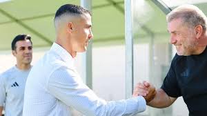 Cristiano Ronaldo em Oeiras a apoiar o Al Nassr contra o «seu» Almería