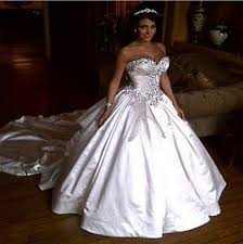 Resultado de imagem para tendencia de vestidos de noivas 2016