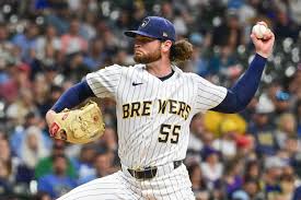 Milwaukee Brewers and Cincinnati Reds players during an MLB game