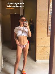 Jennifer Lopez: Für den Anblick dieses Sixpacks fällt ihr Strickpulli eine Nummer kleiner aus