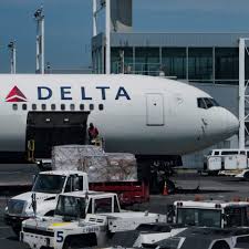 Delta Air Lines Faces Scrutiny Over AI Pricing and Booking Declines