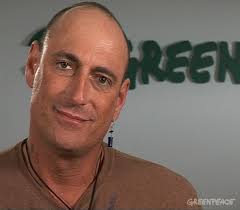 Fernando Peña conduciendo Greenpeace TV. Peña colaboró desinteresadamente con Greenpeace en la difusión de varias de sus campañas. - fernando-pe-a-conduciendo-gree