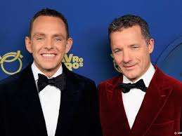 John de Bever verrast met diamanten plaat voor megahit