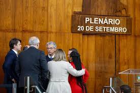 Problema no painel da Assembleia e agenda com Leite quase adiam votação do piso regional
