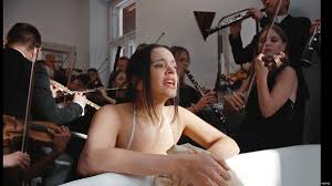 Rosalía: Nuevo Álbum 'Lux' y Polémica Millonaria en Madrid