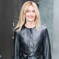 Sarah Pidgeon's Leather Coats Are Textbook Carolyn Bessette-Kennedy Essentials