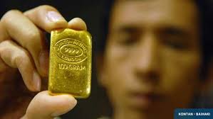 Bingung bagaimana harga satu koin dinar emas ditetapkan? Apakah mengacu dengan harga emas internasional? Jika iya, patokan harga emas internasional adalah ... - 091105_emas-1