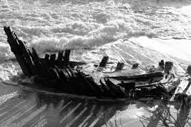 Tempestade revela destroços de navio histórico de 1884 na praia de Nantucket