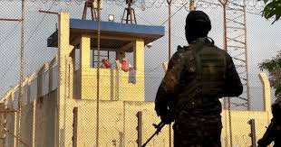 Presos tomam o controle de prisões e fazem 46 reféns na Guatemala
