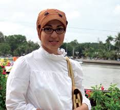 Hasil gambar untuk bugil telanjang NAJWA SHIHAB indonesia presenter tv