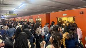 Usuarios reportan caos en Línea 3 del Metro: esperas de hasta 2 horas y vagones detenidos