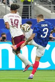 PSG strengthen with Digne’s return