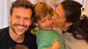 O mundo dá voltas! Após anos separados, Gabi Brandt e Saulo Poncio reatam relacionamento