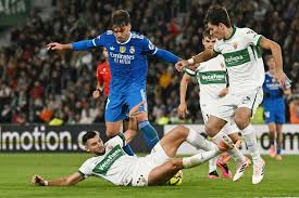 ¡La Liga al Rojo Vivo! Cuatro Equipos Luchan por la Cima